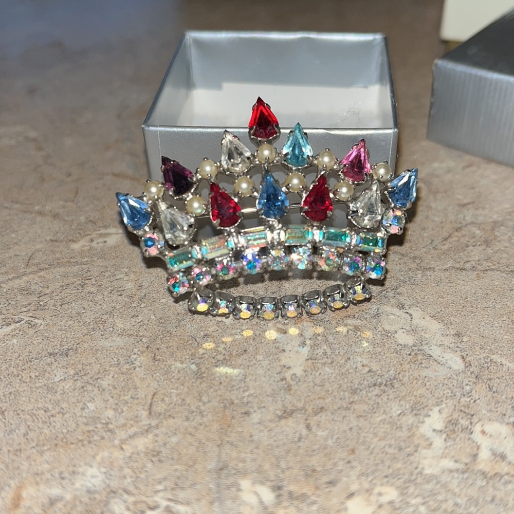 (U)Vintage B David Brooch